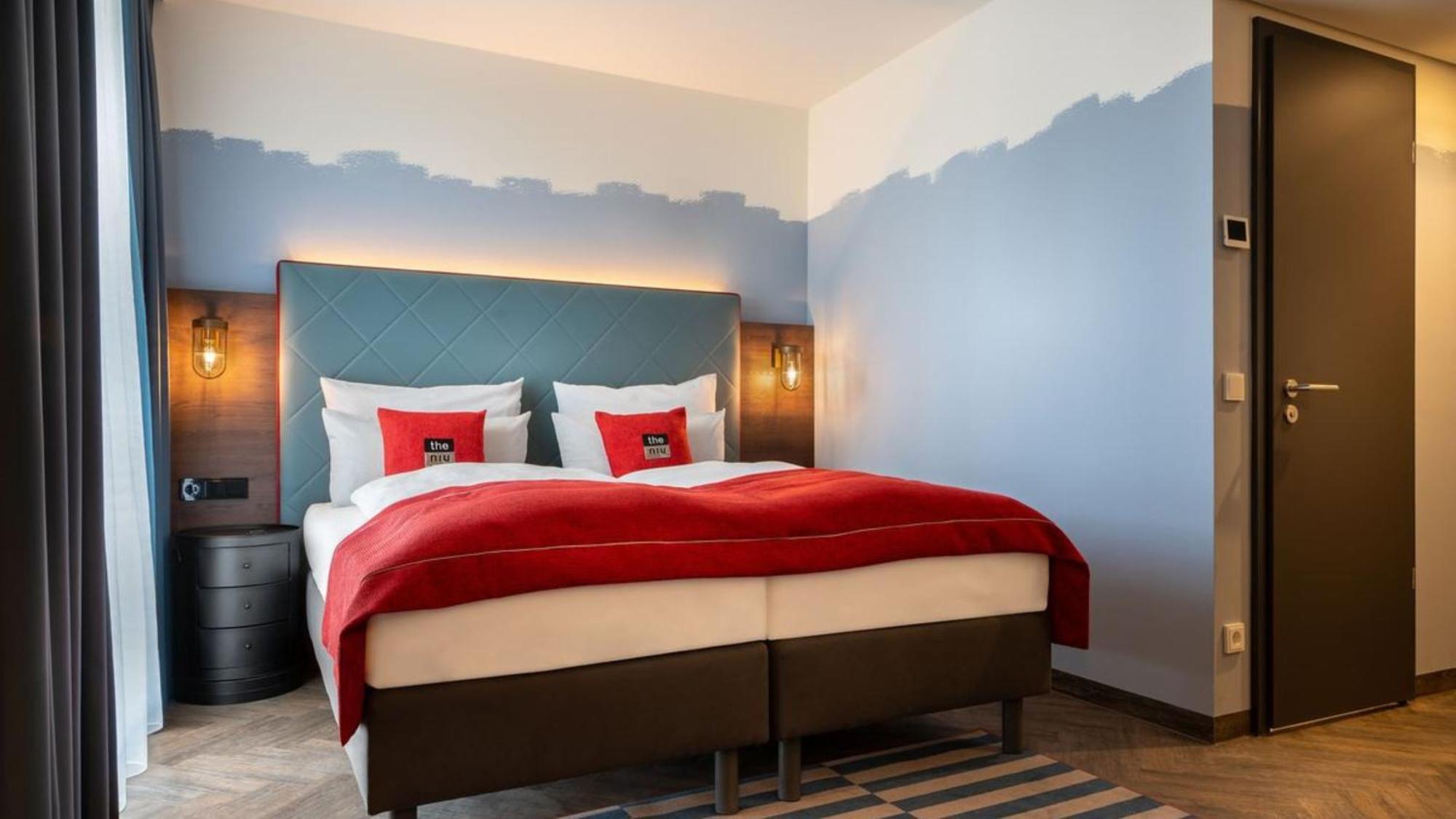Standard Queen Room Accessible